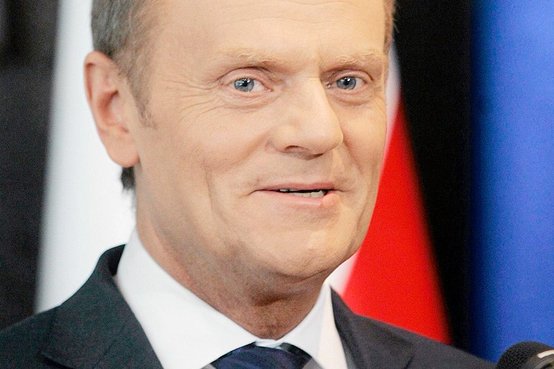 CBOS przekonuje, że premier Donald Tusk ma powody do zadowolenia, bo PO wraca na pozycję lidera w sondażach.