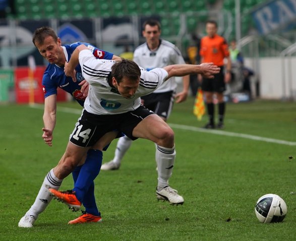 Tak walczono w poprzednim roku. Legia - Ruch 2:3.