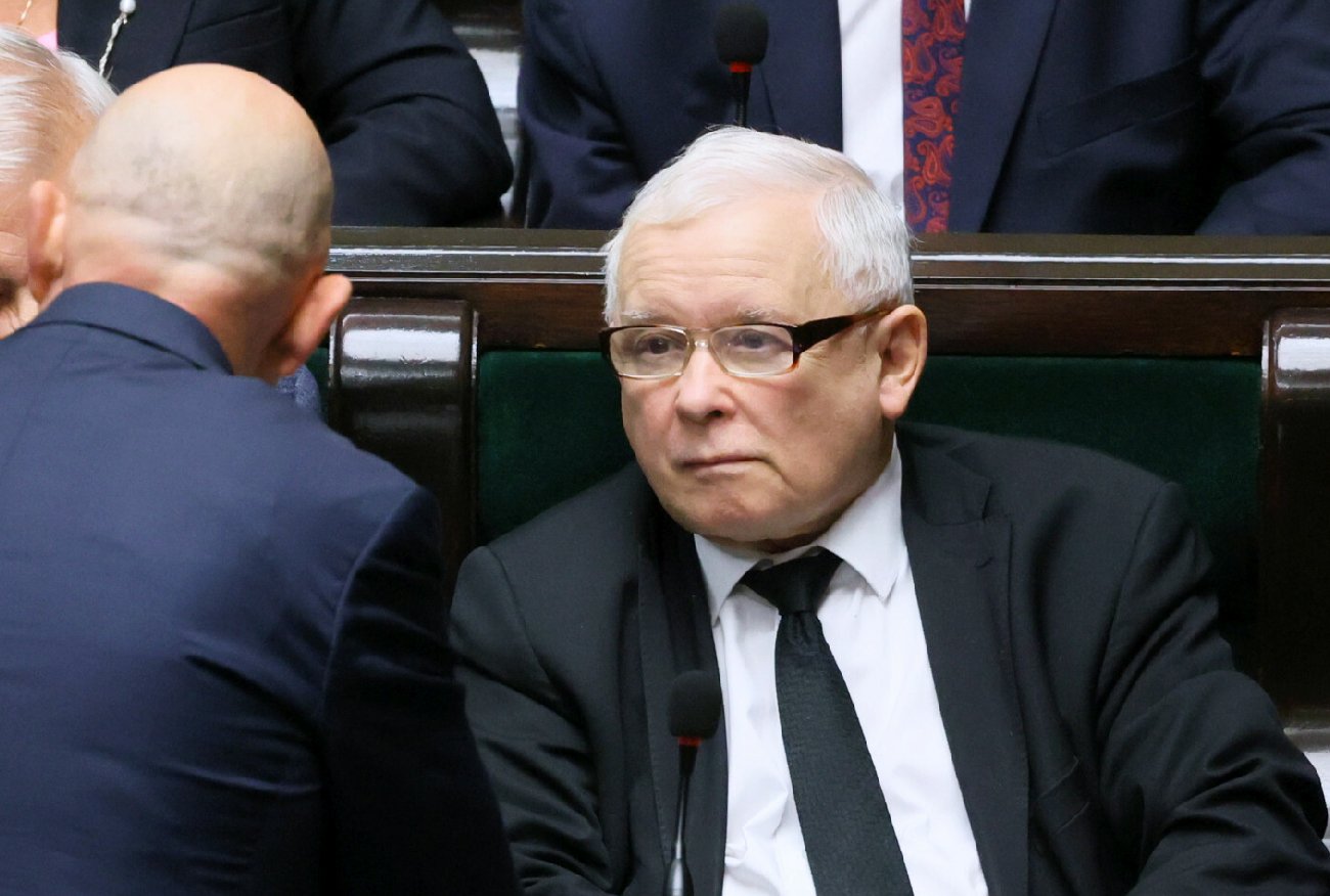 Sondaż. Kaczyński ogłosił 800 plus i... spadło mu poparcie.