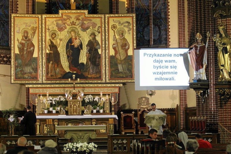 Trzech mężczyzn wtargnęło do Bazyliki w Szczecinie i pobiło księdza. Ksiądz Prałat nie chciał dopuścić do tego, by sami odprawili mszę.