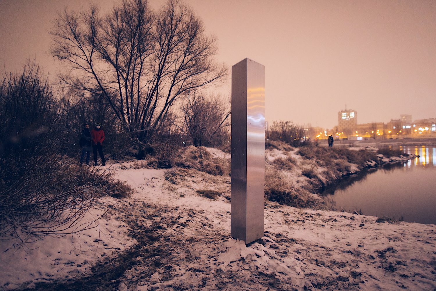 Monolit pojawił się w Warszawie w nocy z 8 na 9 grudnia.