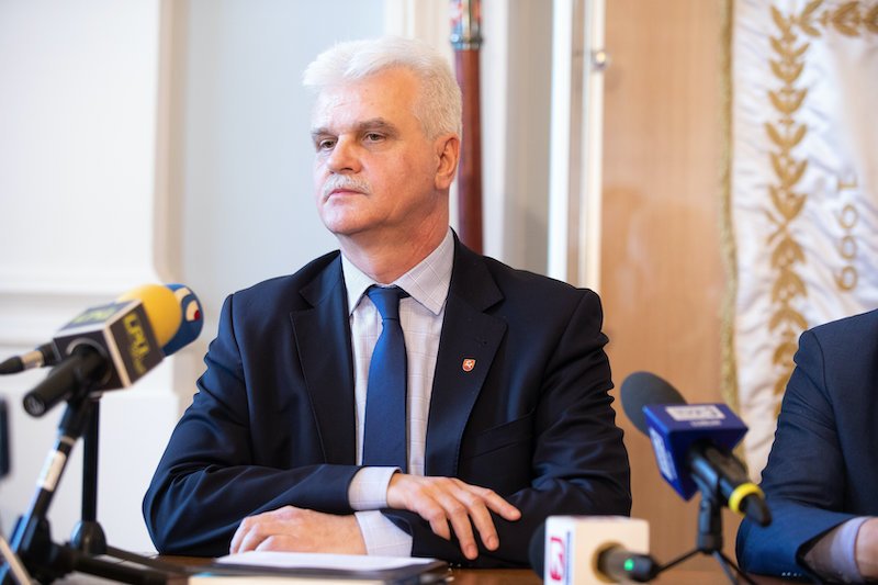 Wicestarosta puławski Leszek Gorgol jest przeciwny darmowym pierogom i pizzy dla medyków, którzy walczą z koronawirusem. Nazwał to korupcją i stwierdził, że "to ruska prowokacja".