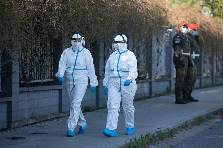 Koronawirus. Więcej pozytywnych testów w Polsce niż w USA.