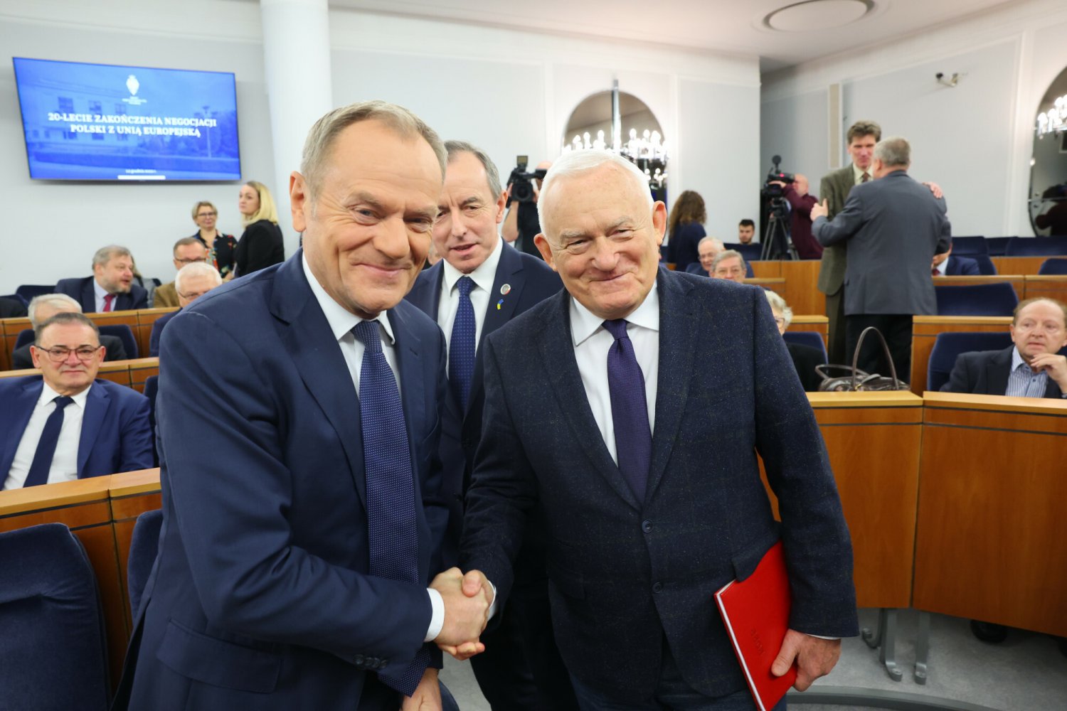 Leszek Miller podpowiada, co powinien zrobić Donald Tusk.
