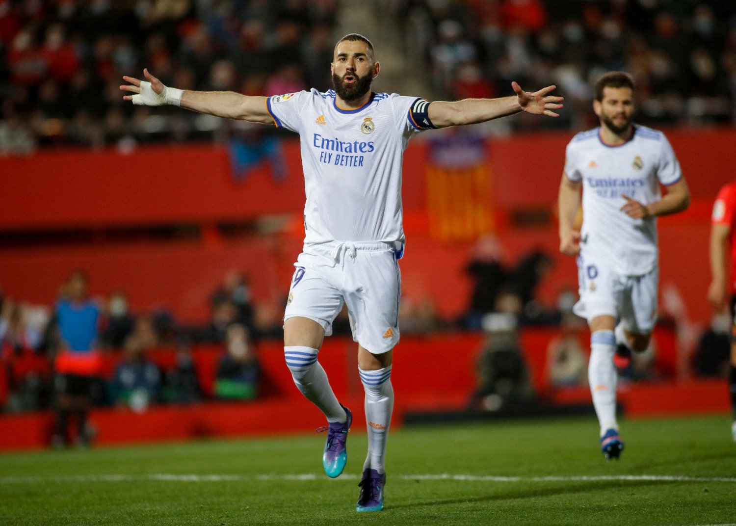 Karim Benzema rozgrywa rekordowy sezon i prowadzi Real Madryt do kolejnych triumfów