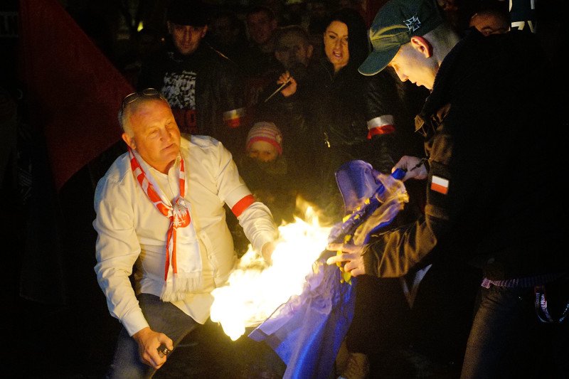 Czy spektakularna porażka rządu PiS w Brukseli podsyci nastroje antyeuropejskie w Polsce?