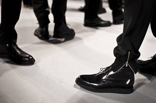 Wynaleziono materiał tak czarny, że go nie widać. Nie będzie on jednak przeznaczony do celów krawieckich.