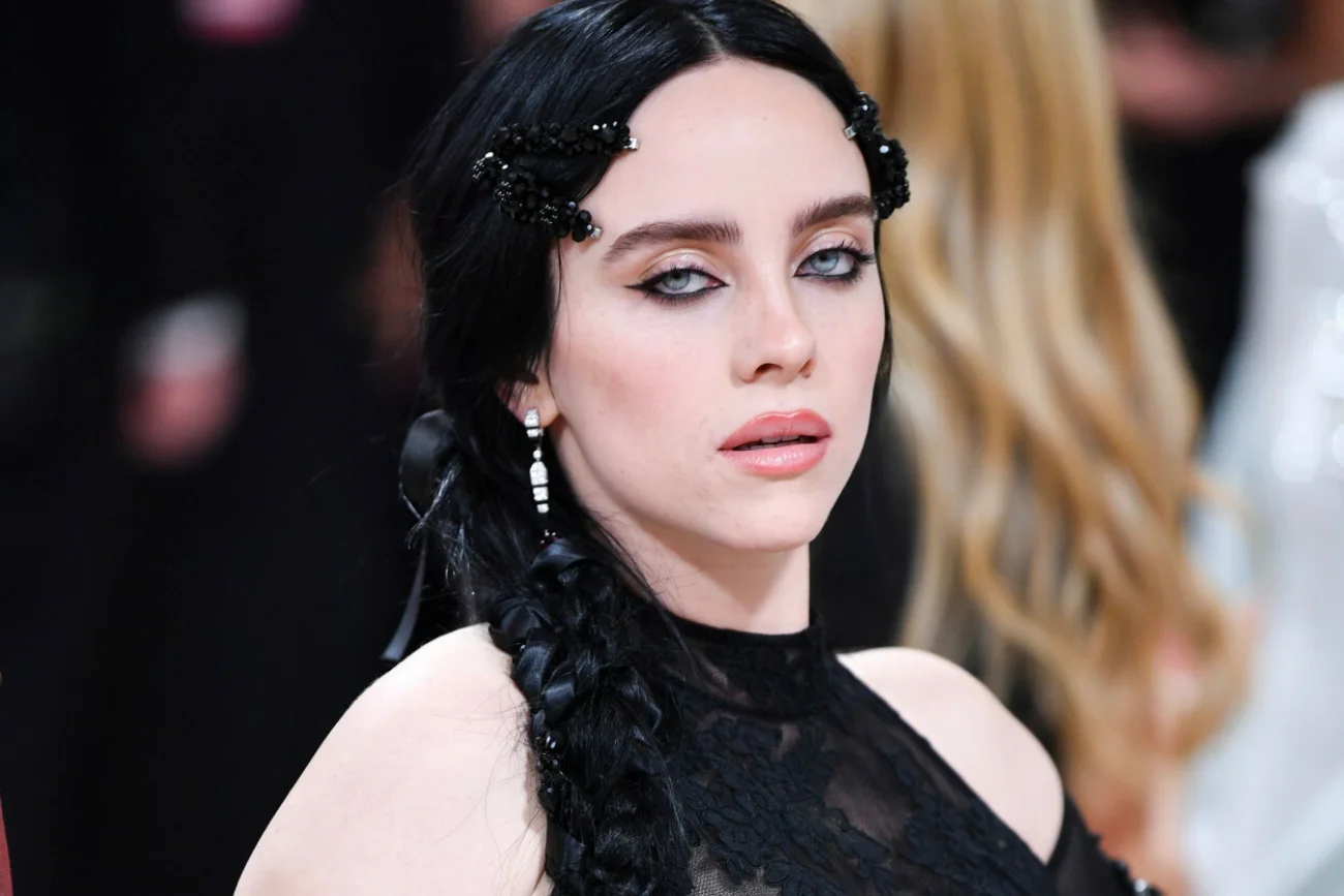 Billie Eilish odpowiada hejterom, którym nie podoba się jej metamorfoza. Nazwała ich głupcami.
