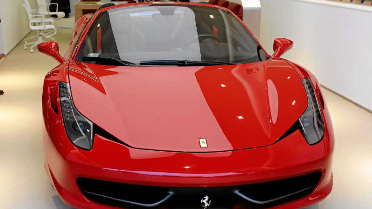 Ferrari wypłaci wszystkim pracownikom po 4 tysiące euro premii. Dzięki rekordowym wynikom w 2013 roku