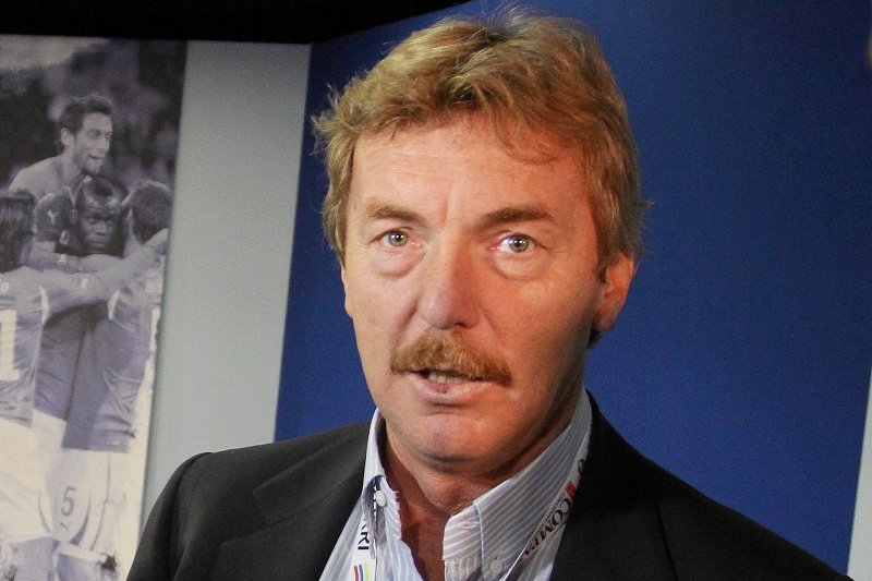 Zbigniew Boniek kwestionuje wypłatę premii dla piłkarzy za tak słaby wynik na Euro 2012.