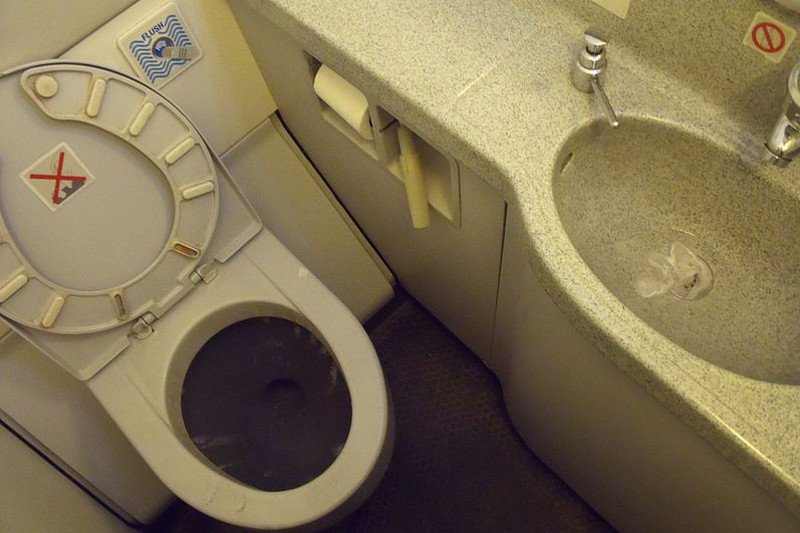 Niektórych rzeczy lepiej nie wiedzieć. Tak jest też w przypadku czystości na pokładach samolotów.