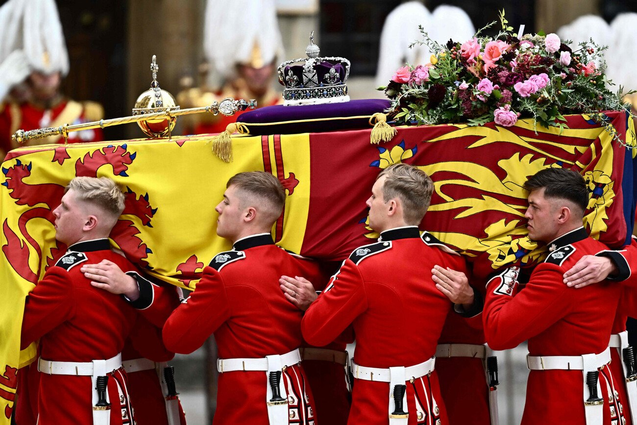 Nie żyje 18-letni żołnierz, który szedł za trumną królowej Elżbiety II