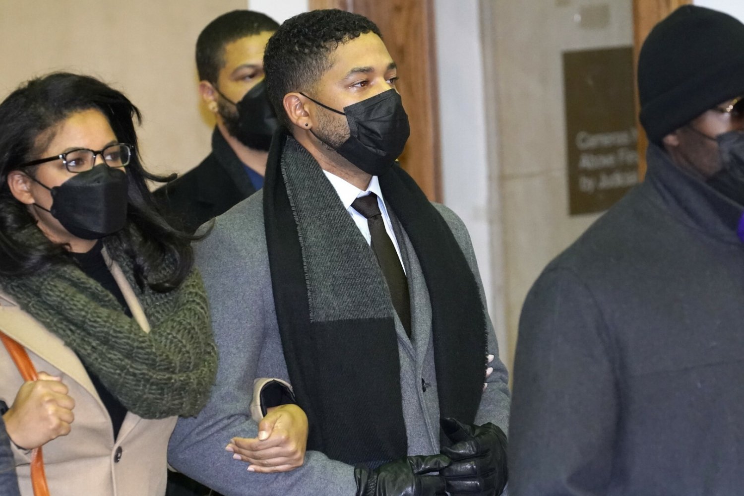 Jussie Smollett został uznany winnym przez sąd upozorowania rasistowskiego, homofobicznego ataku na siebie.