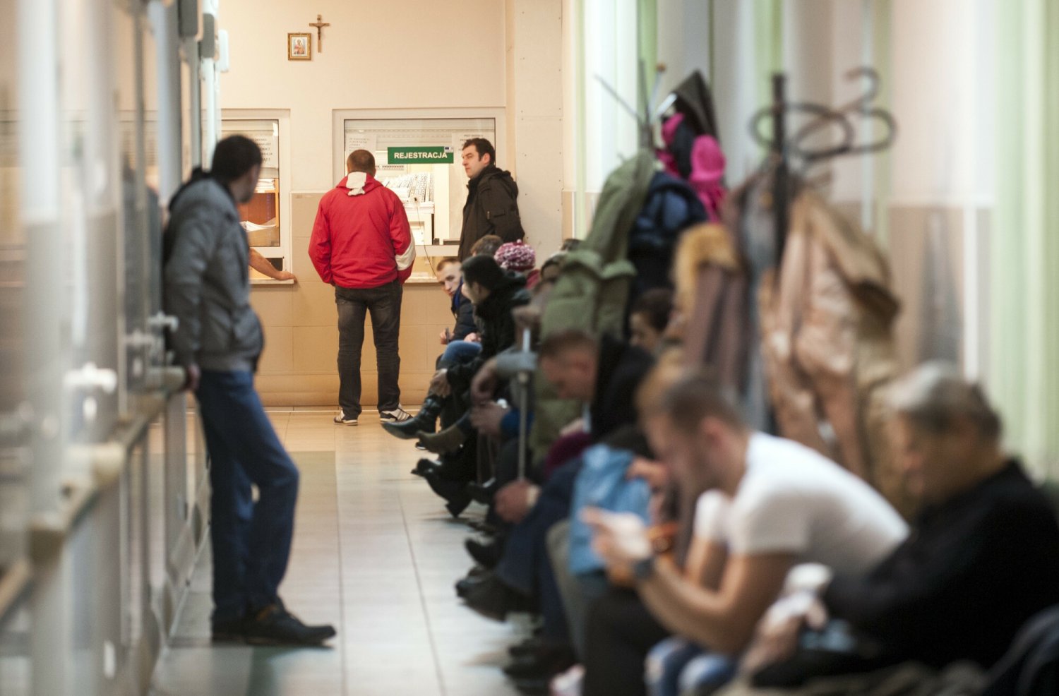 Dzieci, młodzi, starsi - dziś wszyscy stoją w kolejkach do lekarza, trwa sezon zachorowań