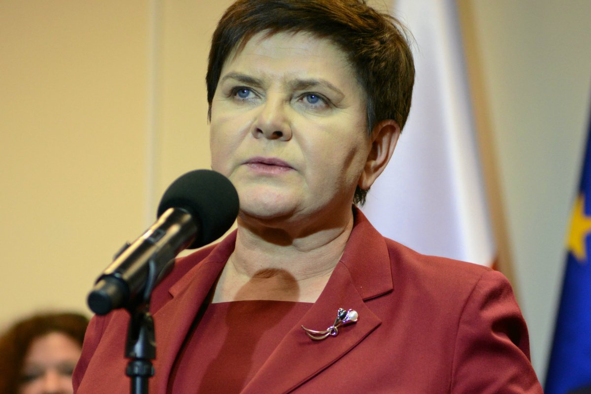 Beata Szydło w Nowym Sączu po raz kolejny poprosiła związki nauczycielskie o podpisanie porozumienia, które sygnowała już oświatowa "Solidarność".