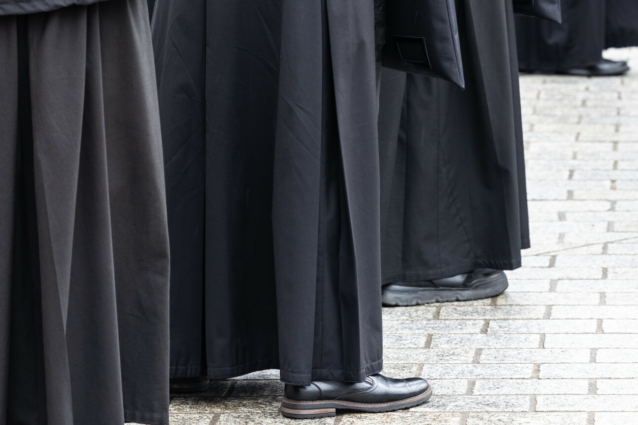 Ksiądz uciekł do Włoch żeby wziąć ślub z licealistką. Egzorcysty poszukiwały organy ścigania