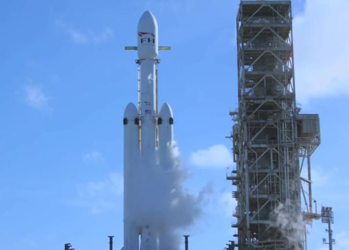 Rakieta Falcon Heavy daje ludzkości nowe możliwości eksploracji kosmosu.