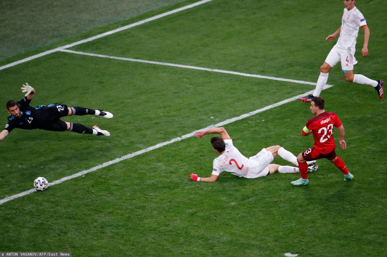Xherdan Shaqiri skorzystał z koszmarnego błędu rywali i doprowadził do remisu przeciw Hiszpanii