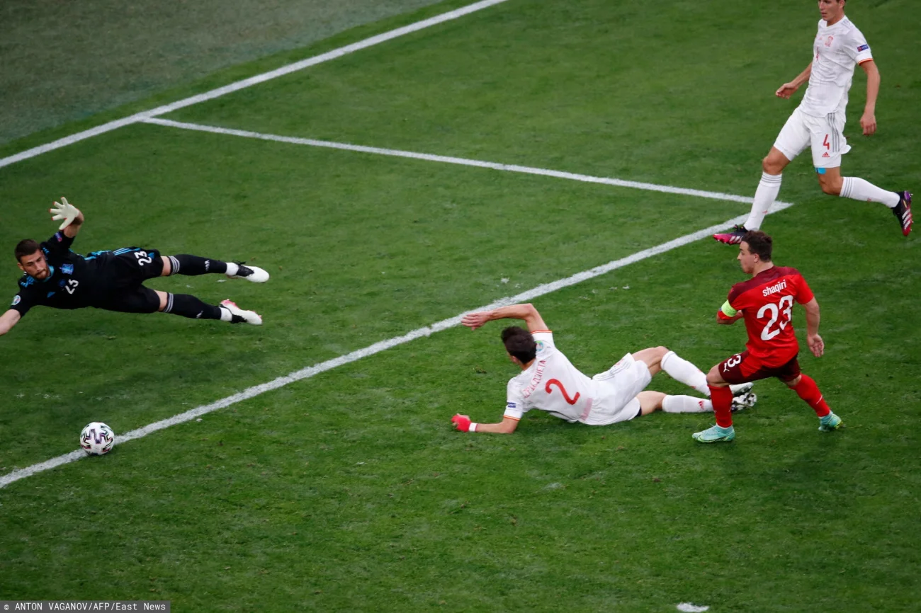 Xherdan Shaqiri skorzystał z koszmarnego błędu rywali i doprowadził do remisu przeciw Hiszpanii