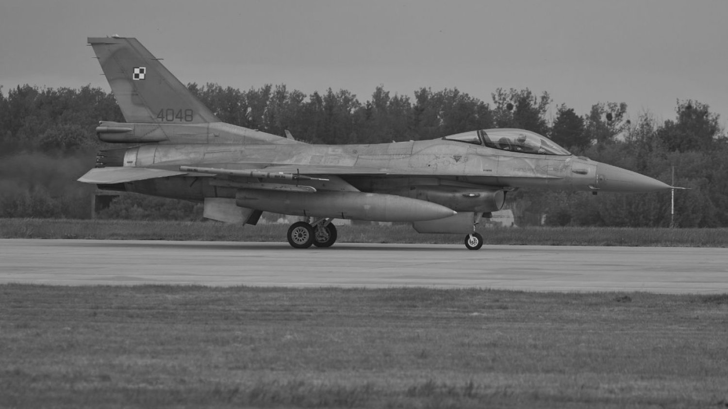 Wiadomo, co z pogrzebem pilota F-16, który zginął w katastrofie. Wiadomo, co z pogrzebem pilota F-16, który zginął w katastrofie.