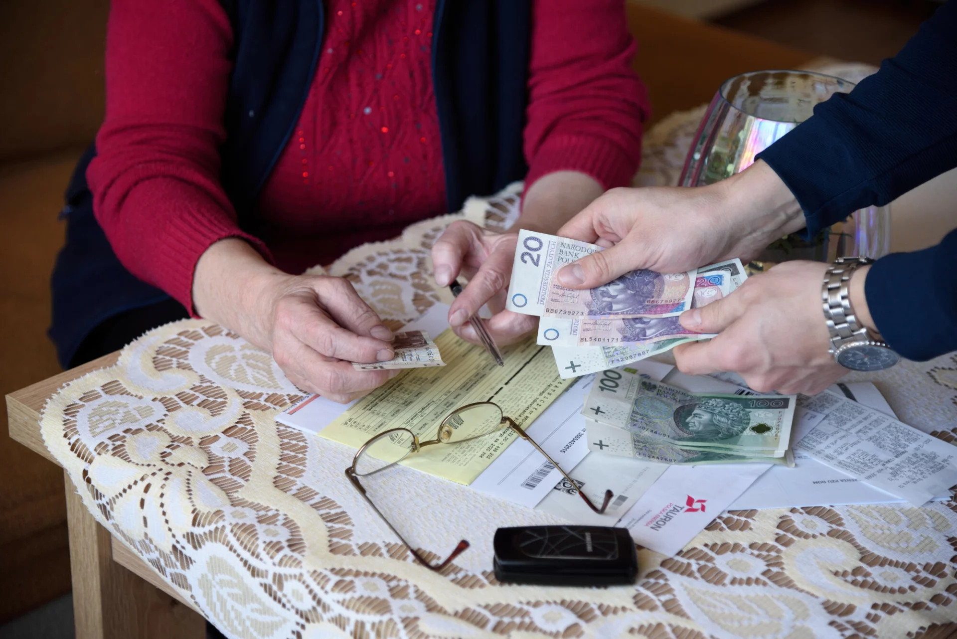 Jak zwiększyć emeryturę? Można to zrobić dostarczjąc takie dokumenty