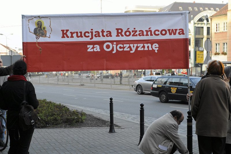 Krucjata Różańcowa za Ojczyznę zaprasza do modlitwy "w związku z przygotowaniami Niemiec i Rosji do wojny"