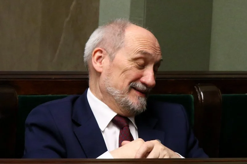 Antoni Macierewicz jest zadowolony z tego, co dzieje się w Wojsku Polskim, a jego życzenia świąteczne zdradzają, kogo armia będzie najmocniej bronić.