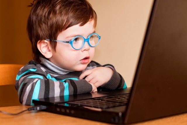 Dla młodszych pokoleń świat on-line jest naturalnym.