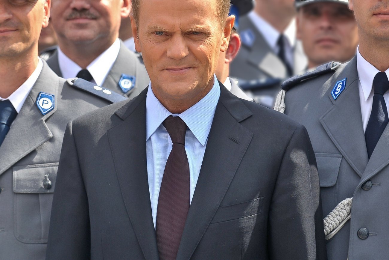 Donald Tusk odniósł się do sytuacji policji sterowanej przez PiS Donald Tusk i policjanci.