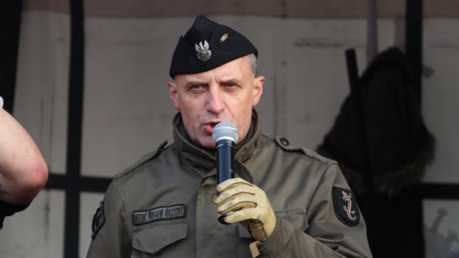 Wojciech Olszański podczas manifestacji w Kaliszu, 11.11.2021 r.