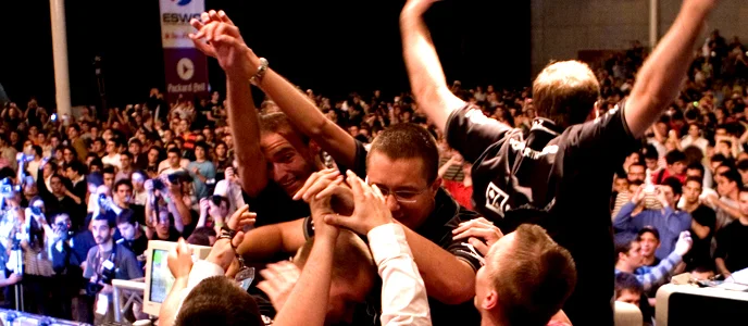 Polacy chwilę po zwycięstwie w wielkim finale ESWC 2007.