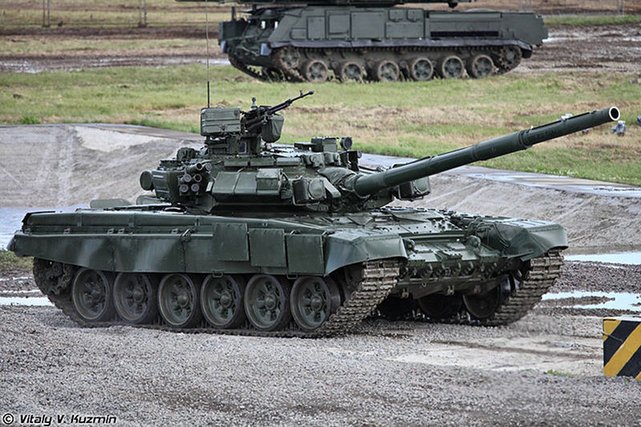 Litwini wolą się przygotować do ewentualnego ataku z zewnątrz. Na zdjęciu T-90, najnowocześniejszy czołg w rosyjskiej armii.