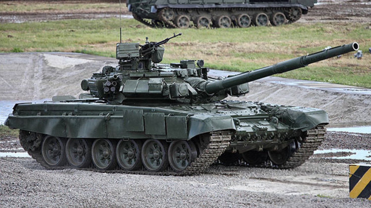 Litwini wolą się przygotować do ewentualnego ataku z zewnątrz. Na zdjęciu T-90, najnowocześniejszy czołg w rosyjskiej armii.