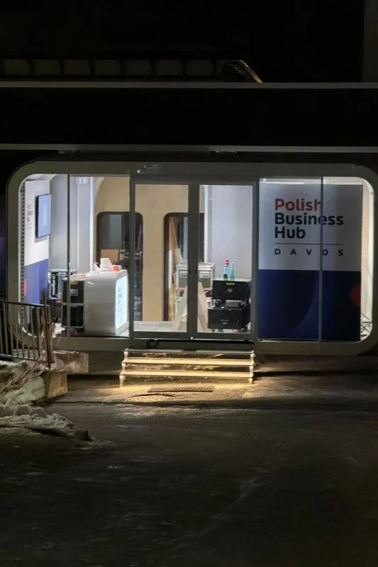 Polski "Business Hub" na WEF w Davos Davos to teraz prawdziwa twierdza. "Całe miasto wywalili do góry nogami"