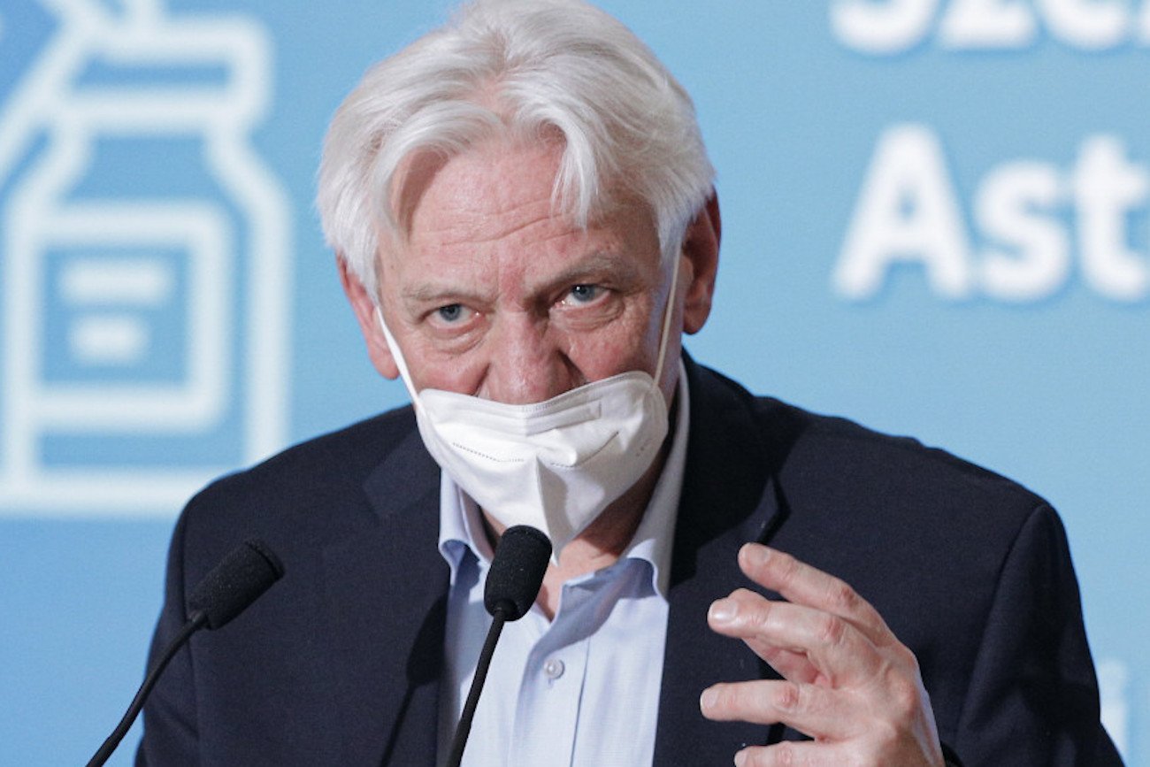 Prof. Andrzej Horban ocenił, że "nie ma opcji" na całkowity lockdown na jesieni i szansa na to jest "bardzo niewielka".