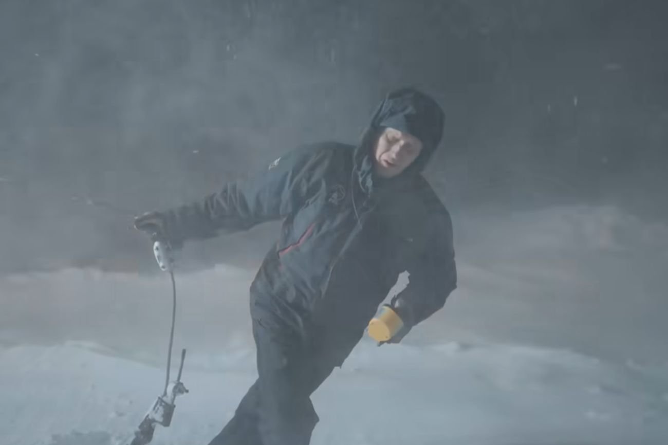 Tak wygląda praca kierowcy ratraka na Kasprowym Wierchu.