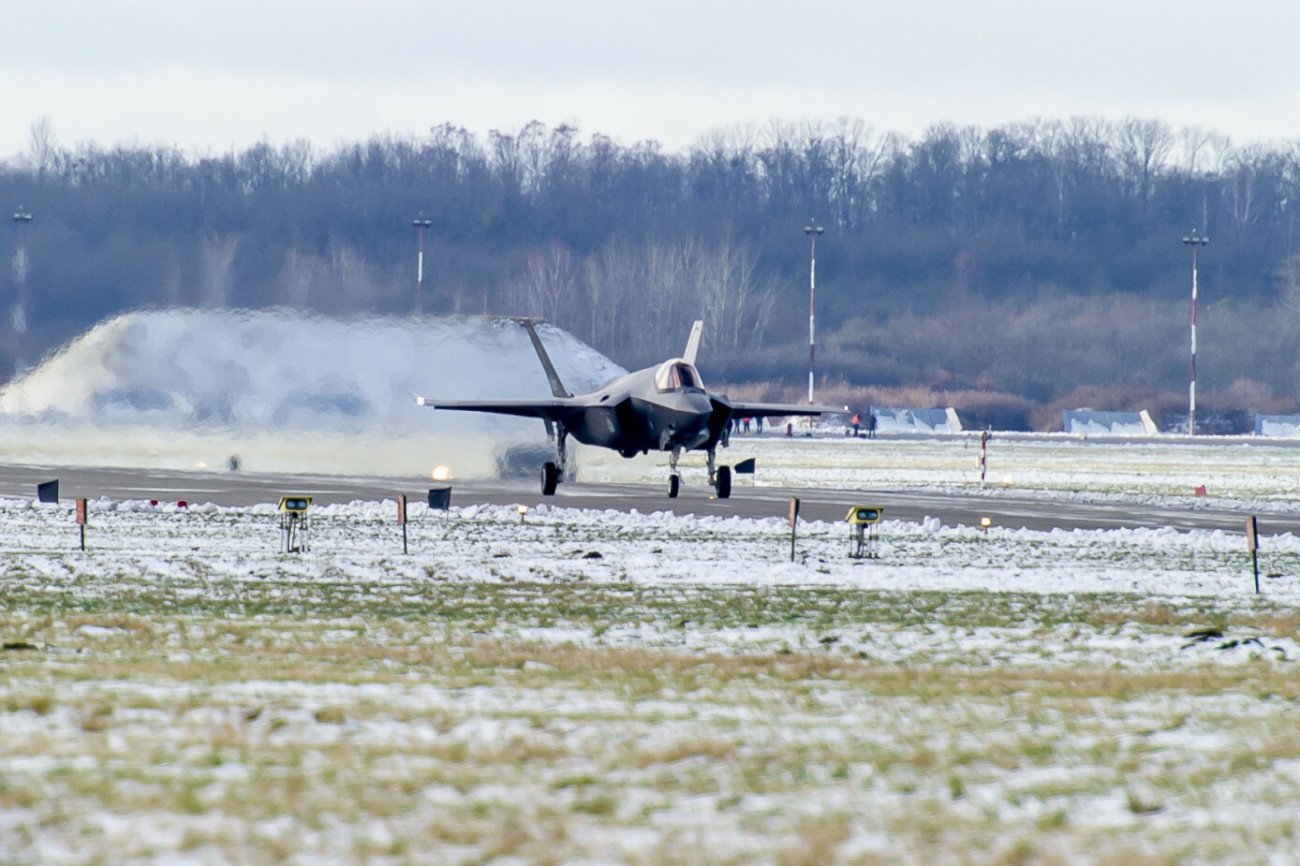 Baza Lotnictwa Taktycznego w Malborku i F-35 należący do Sił Powietrznych Królestwa Niderlandów