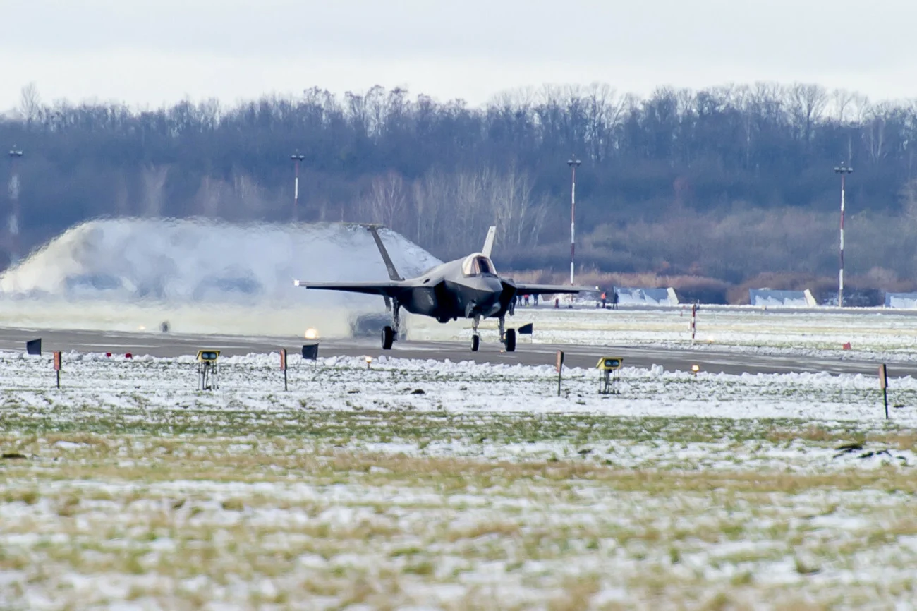 Baza Lotnictwa Taktycznego w Malborku i F-35 należący do Sił Powietrznych Królestwa Niderlandów