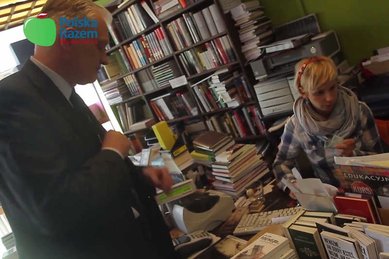 Jarosław Gowin przekonuje do wybierania niewielkich, rodzinnych księgarń.