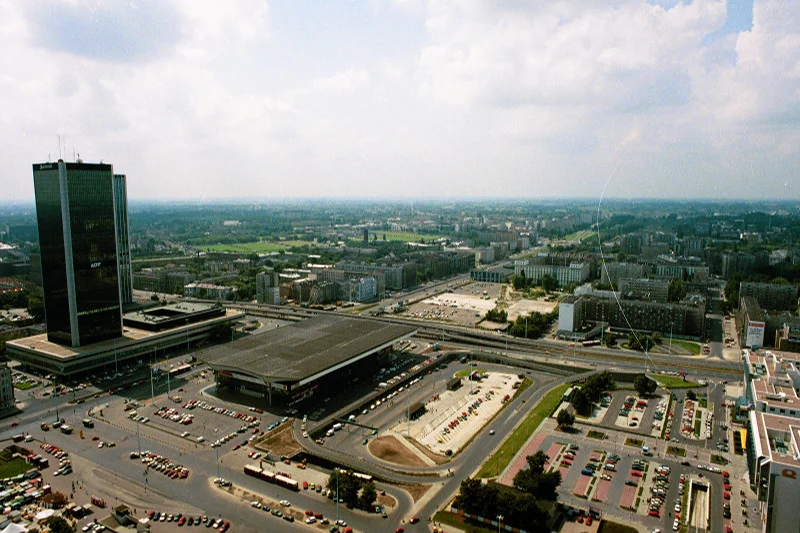 Dworzec Centralny i jego okolice w lipcu 1993 roku.