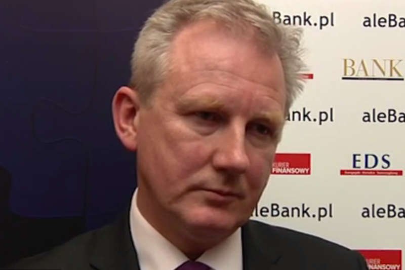 Wojciech Kwaśniak, wiceszef Komisji Nadzoru Finansowego, został pobity pod swoim domem. Miał przewozić ważne dokumenty