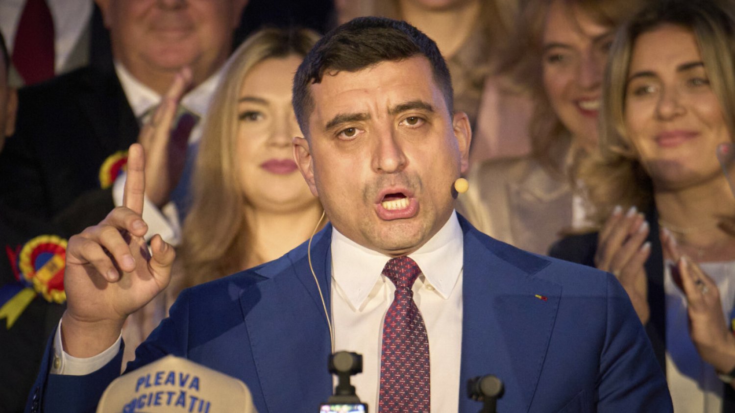 Skrajnie prawicowy George Simion przegrał wybory w Rumunii. Teraz chce ich unieważnienia.