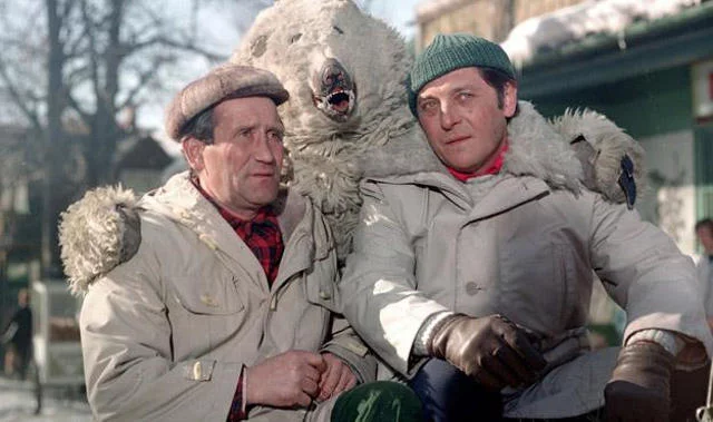 Jan Himilsbach i Zdzisław Maklakiewicz w filmie "Jak to się robi".