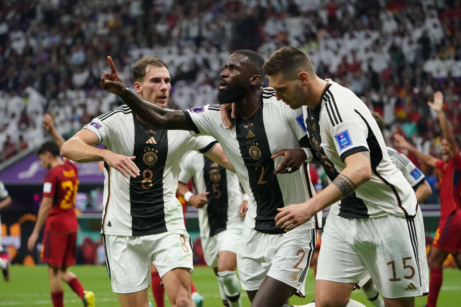 Cały świat patrzy na Niemców, grozi im kompromitacja. Tak samo jak skłóconym Belgom