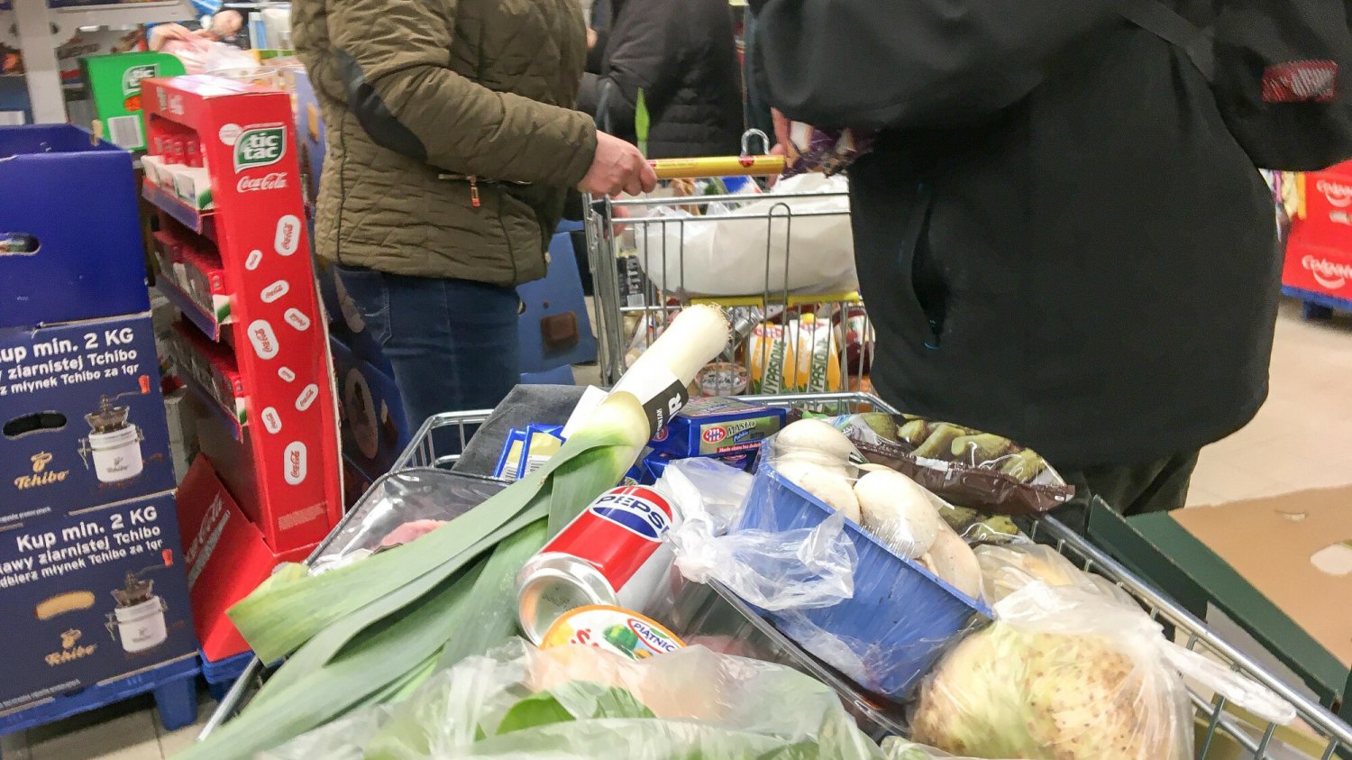 Nowa gazetka Biedronki. Promocje od 22 maja i voucher na zakupy Promocje w Biedronce od 22.05.2025. Co jest taniej na Dzień Matki?