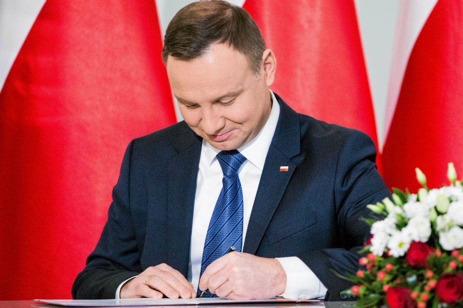 Andrzej Duda ma we wtorek pomiędzy godziną 11 a 12 ogłosić decyzję ws. ustawy o IPN.