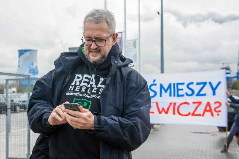 Rafał Ziemkiewicz w swoim stylu skomentował incydent z 13-latkiem, który wypluł hostię.