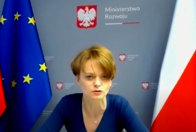 Jadwiga Emilewicz, minister rozwoju, zapewnia, że w tym roku szkolnym uczniowie nie powrócą w normalnym trybie do szkół.