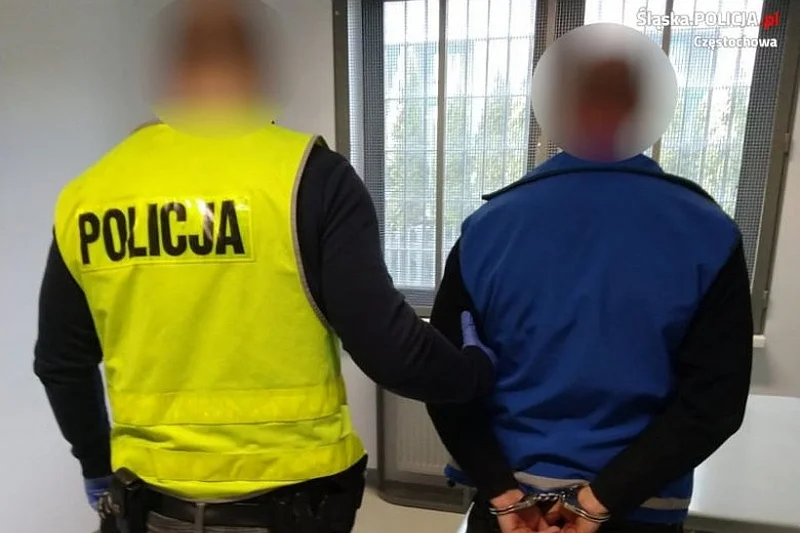 Policjanci zatrzymali mężczyznę z powiatu częstochowskiego, który zaatakował nożem swojego syna podczas domowej kłótni. Policjanci zatrzymali mężczyznę z powiatu częstochowskiego, który zaatakował nożem swojego syna podczas domowej kłótni