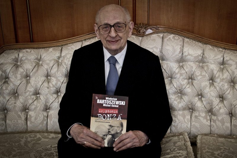 Władysław Bartoszewski został nazwany w radiowej Trójce "bydlakiem".